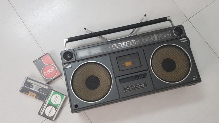 Radio cassette SHARP GF 202SB.