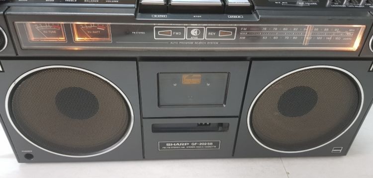 Radio cassette SHARP GF 202SB.