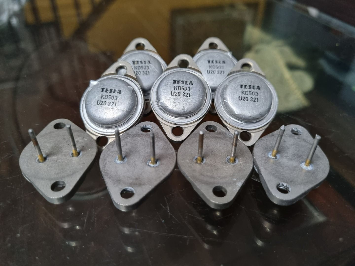 Sò huyền thoại của TESLA : KD503 vỏ nhôm , chân to , vàng